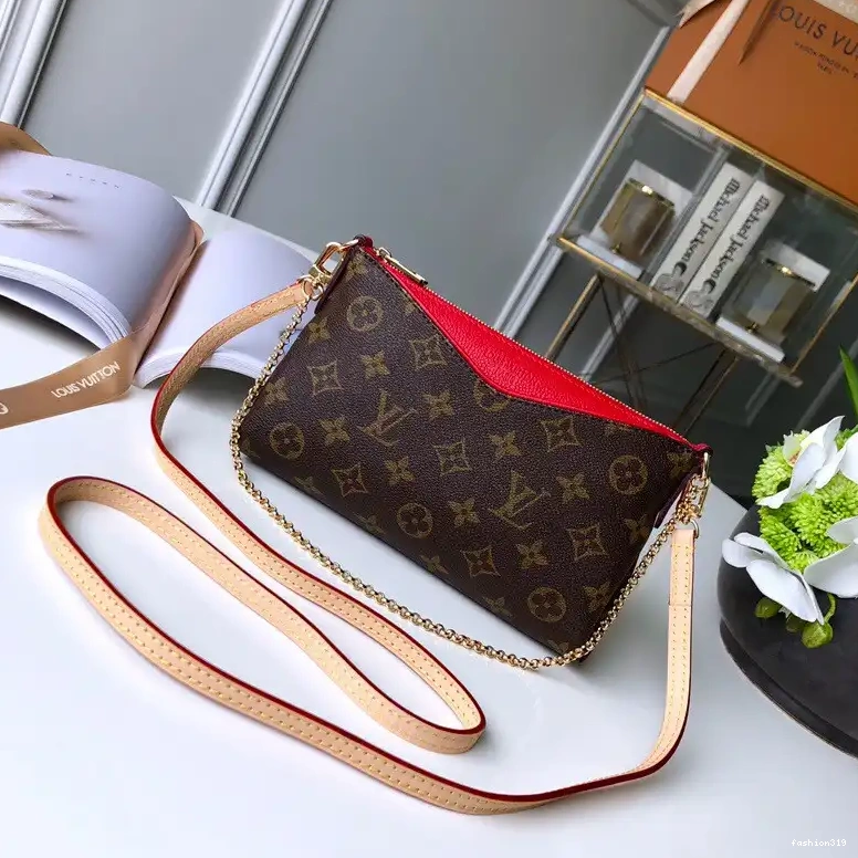 CHANELUTCH Vuitton Louis PALLAS 0424